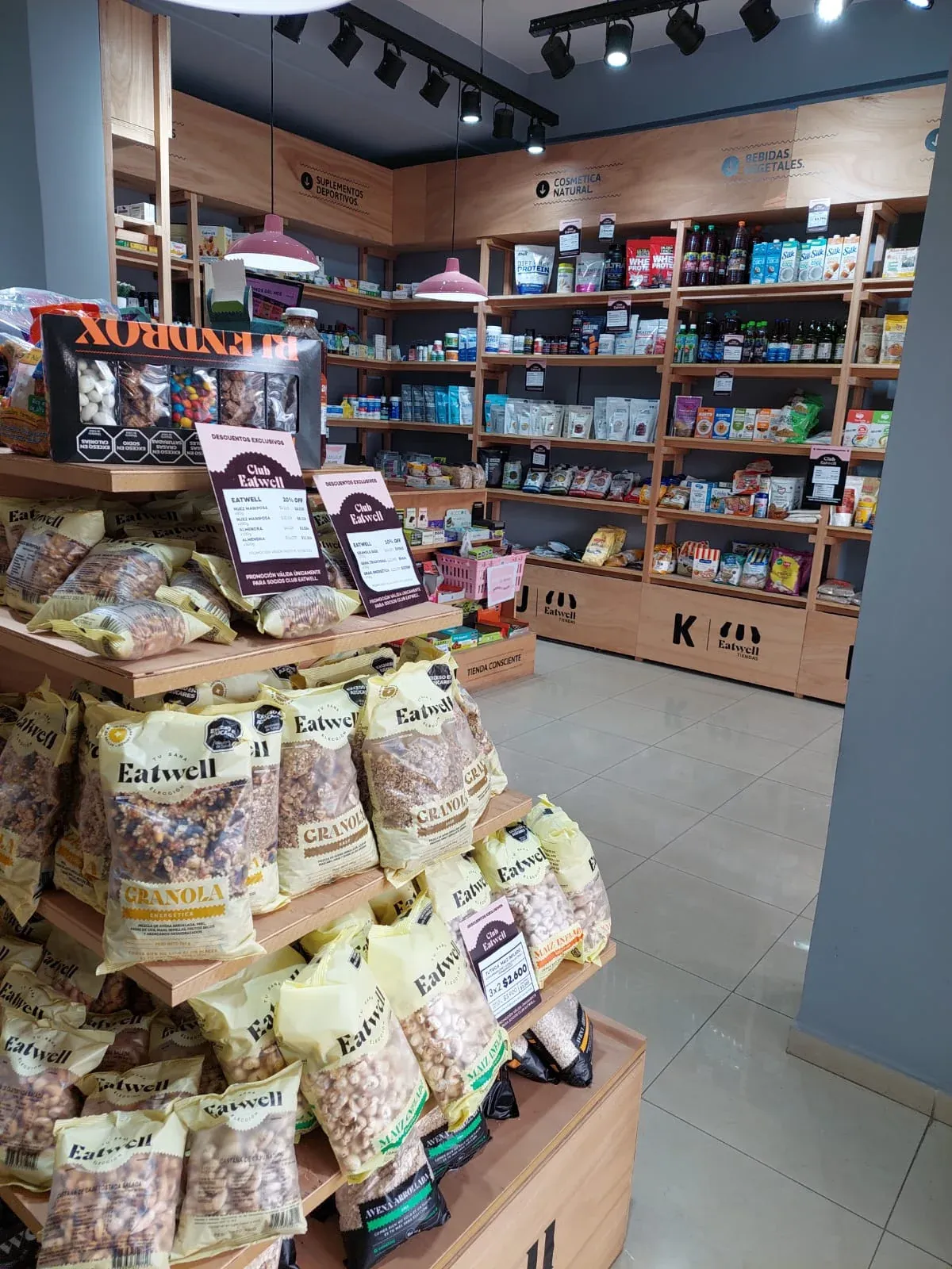 Interior de la Tienda Eatwell de San Juan