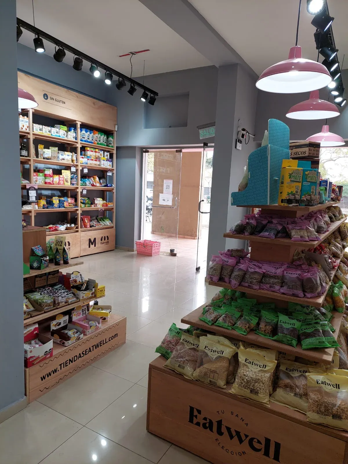 Interior de la Tienda Eatwell de San Juan