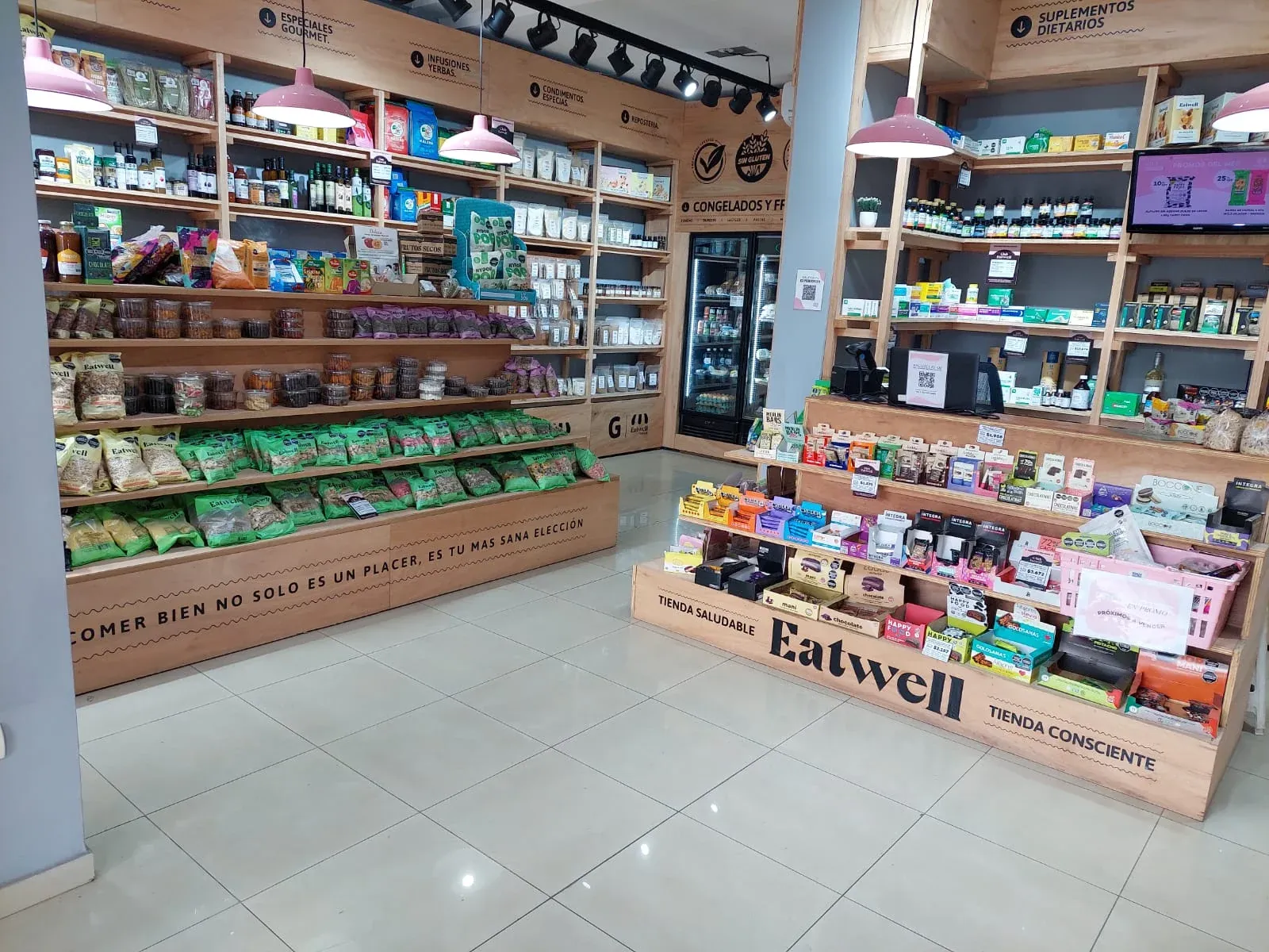 Interior de la Tienda Eatwell de San Juan